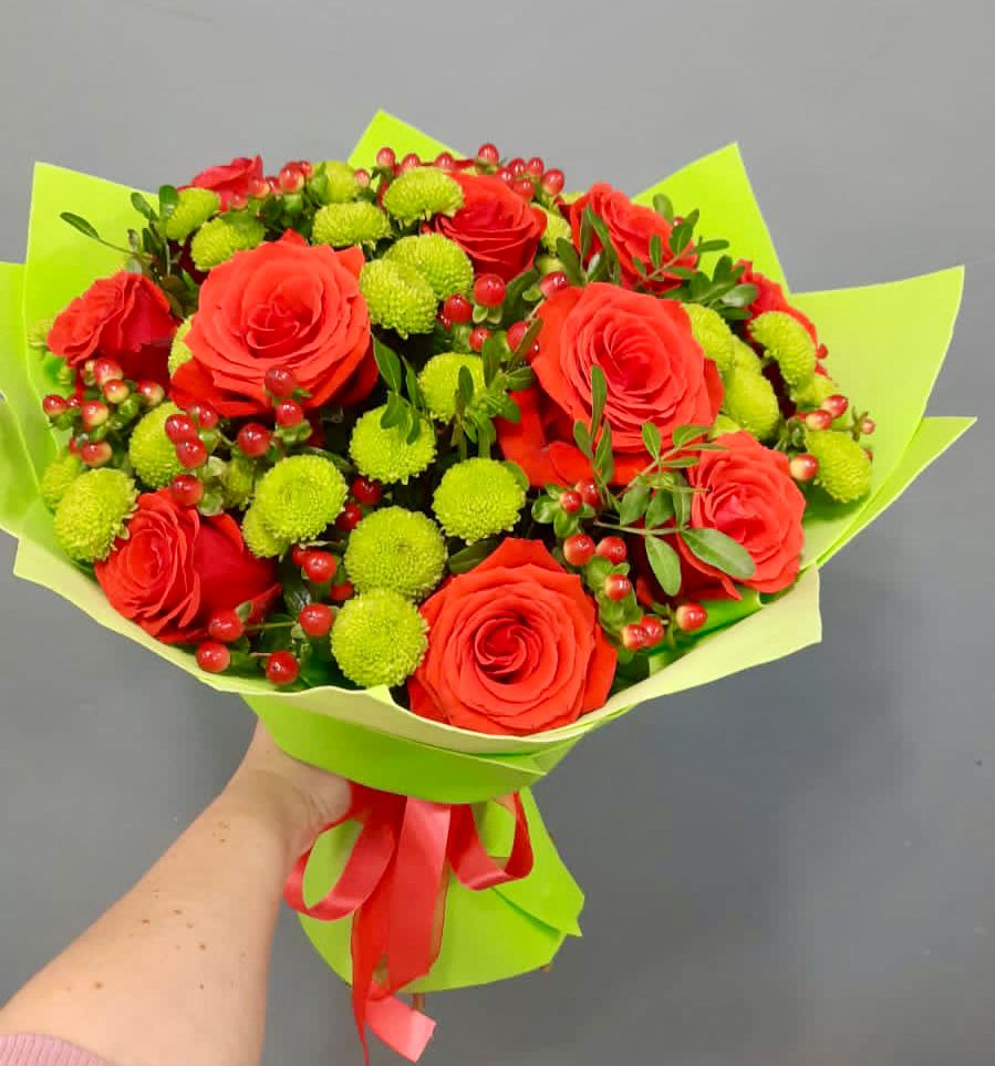 Букет цветов из: Хризантемы и Розы в Баклановской Ростовской области