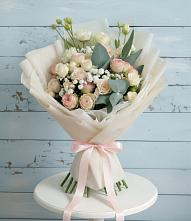 Букет цветов из:  Розы и Лизиантусы в Баклановской Ростовской области