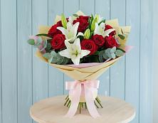 Букет цветов из:  Лилии и Розы в Баклановской Ростовской области