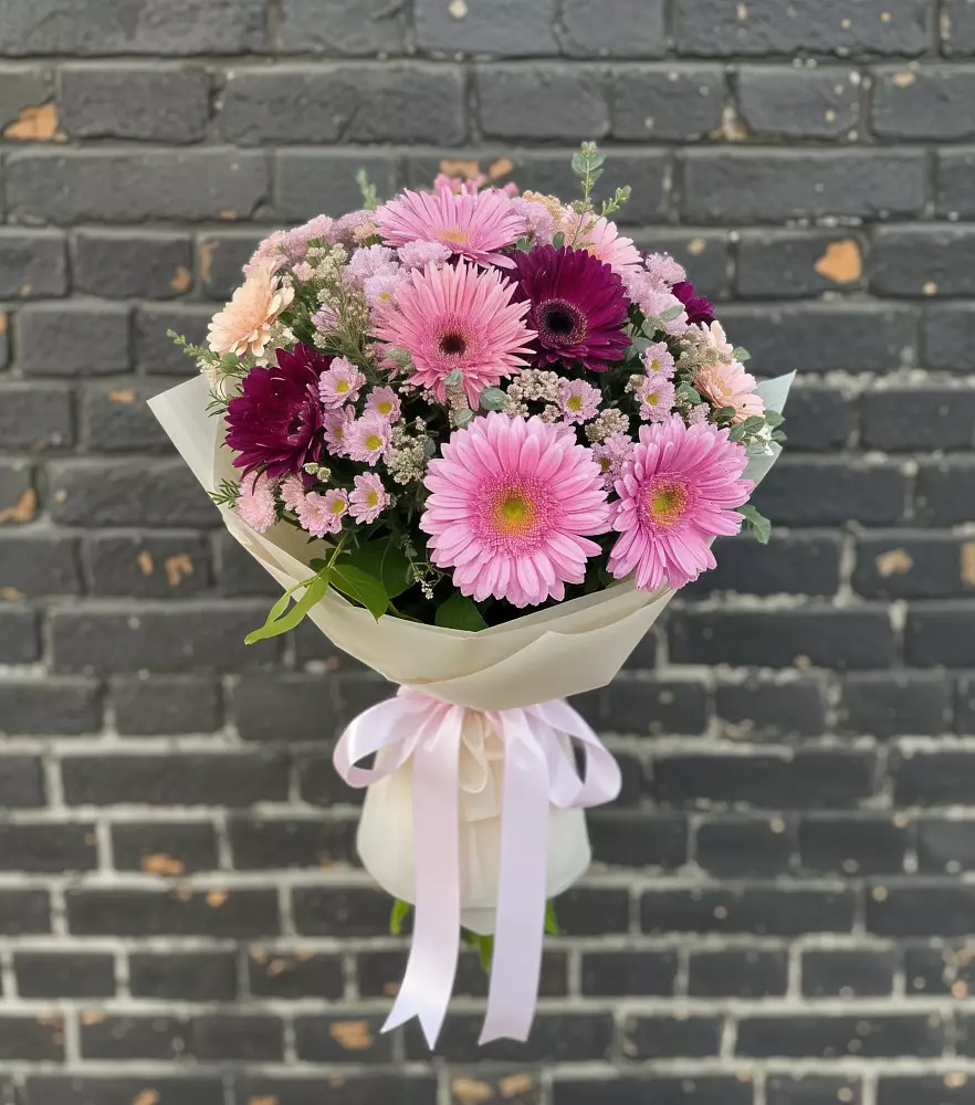Букет цветов из: Герберы и Хризантемы в Баклановской Ростовской области
