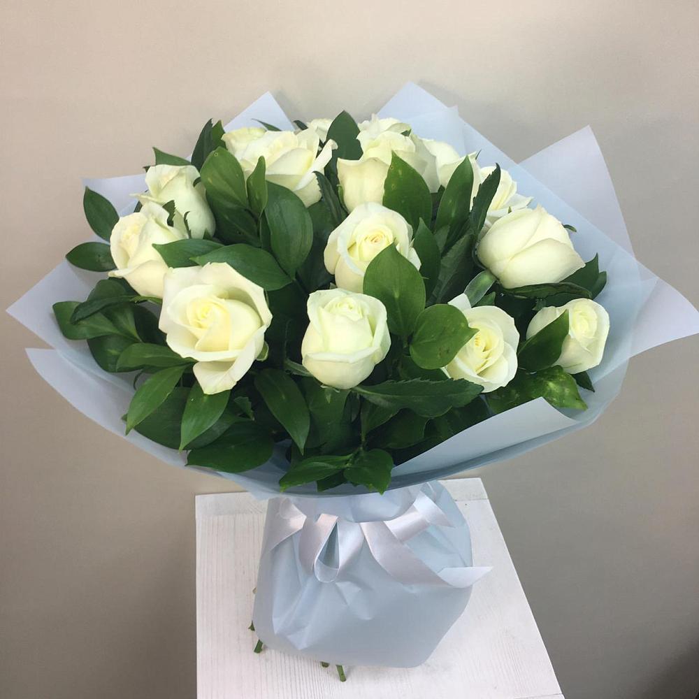 Букет 15 Белых роз Проуд в Баклановской Ростовской области