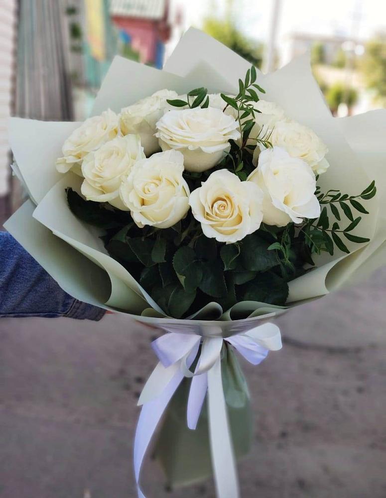 Букет Белые розы Проуд в Баклановской Ростовской области