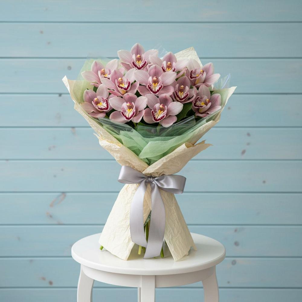 Букет цветов из: Орхидеи и Розы в Баклановской Ростовской области