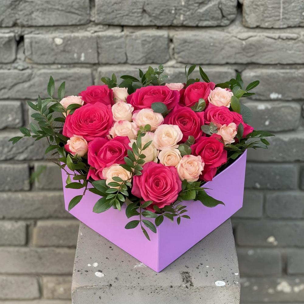 Цветочная композиция из Розы в коробке в Баклановской Ростовской области