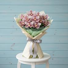 Букет цветов из:  Орхидеи и Розы в Баклановской Ростовской области