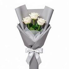 Букет 3 белые розы в Баклановской Ростовской области