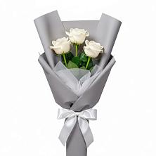Букет 3 белые розы в Баклановской Ростовской области