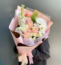 Букет цветов из:  Хризантемы и Розы в Баклановской Ростовской области