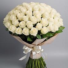 Букет 101 беля роза Белоснежка в Баклановской Ростовской области