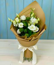 Букет цветов из:  Хризантемы и Лизиантусы в Баклановской Ростовской области