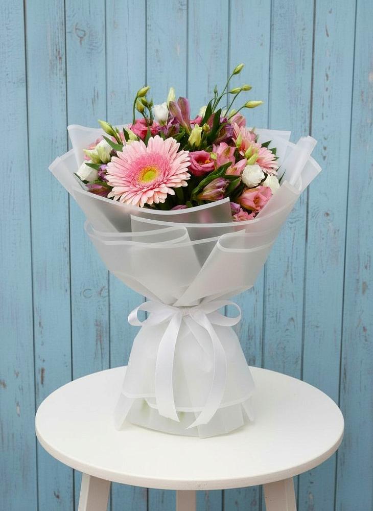 Букет цветов из: Герберы, Альстромерии и Лизиантусы в Баклановской Ростовской области