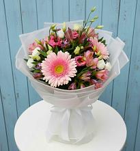 Букет цветов из:  Герберы, Альстромерии и Лизиантусы в Баклановской Ростовской области