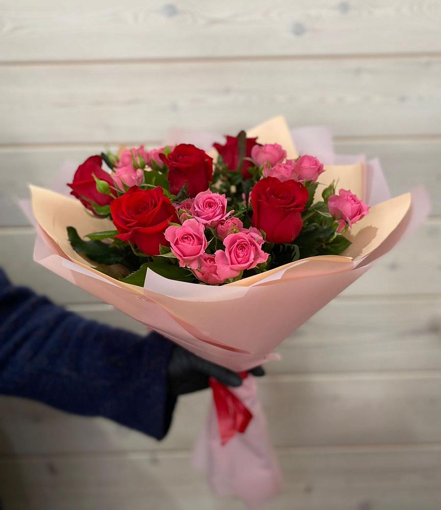 Букет цветов из: Розы в Баклановской Ростовской области