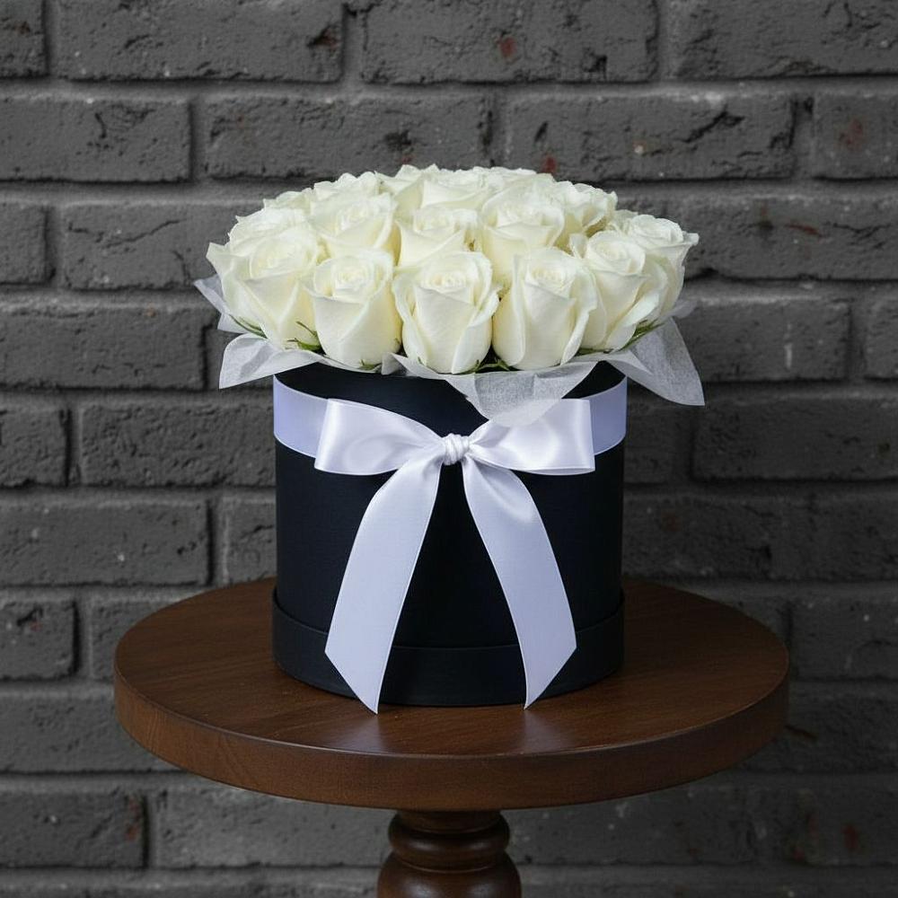 Цветочная композиция из Розы в шляпной коробке в Баклановской Ростовской области