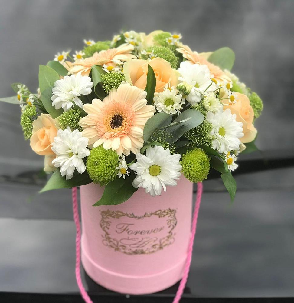 Цветочная композиция из Розы, Герберы и Хризантемы в шляпной коробке в Баклановской Ростовской области