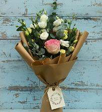 Букет цветов из:  Розы и Лизиантусы в Баклановской Ростовской области