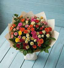 Букет Микс из разноцветных кустовых роз в Баклановской Ростовской области
