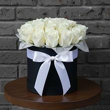 Цветочная композиция из Розы в шляпной коробке в Баклановской Ростовской области